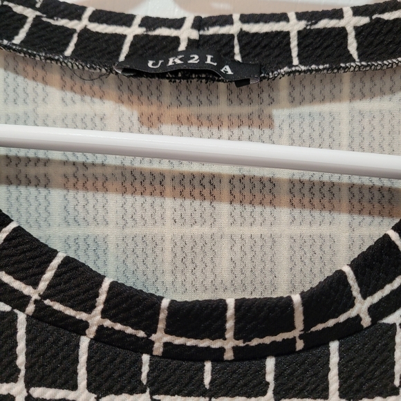 Uk2la square black & white patterned. Size sm - Picture 3 of 5